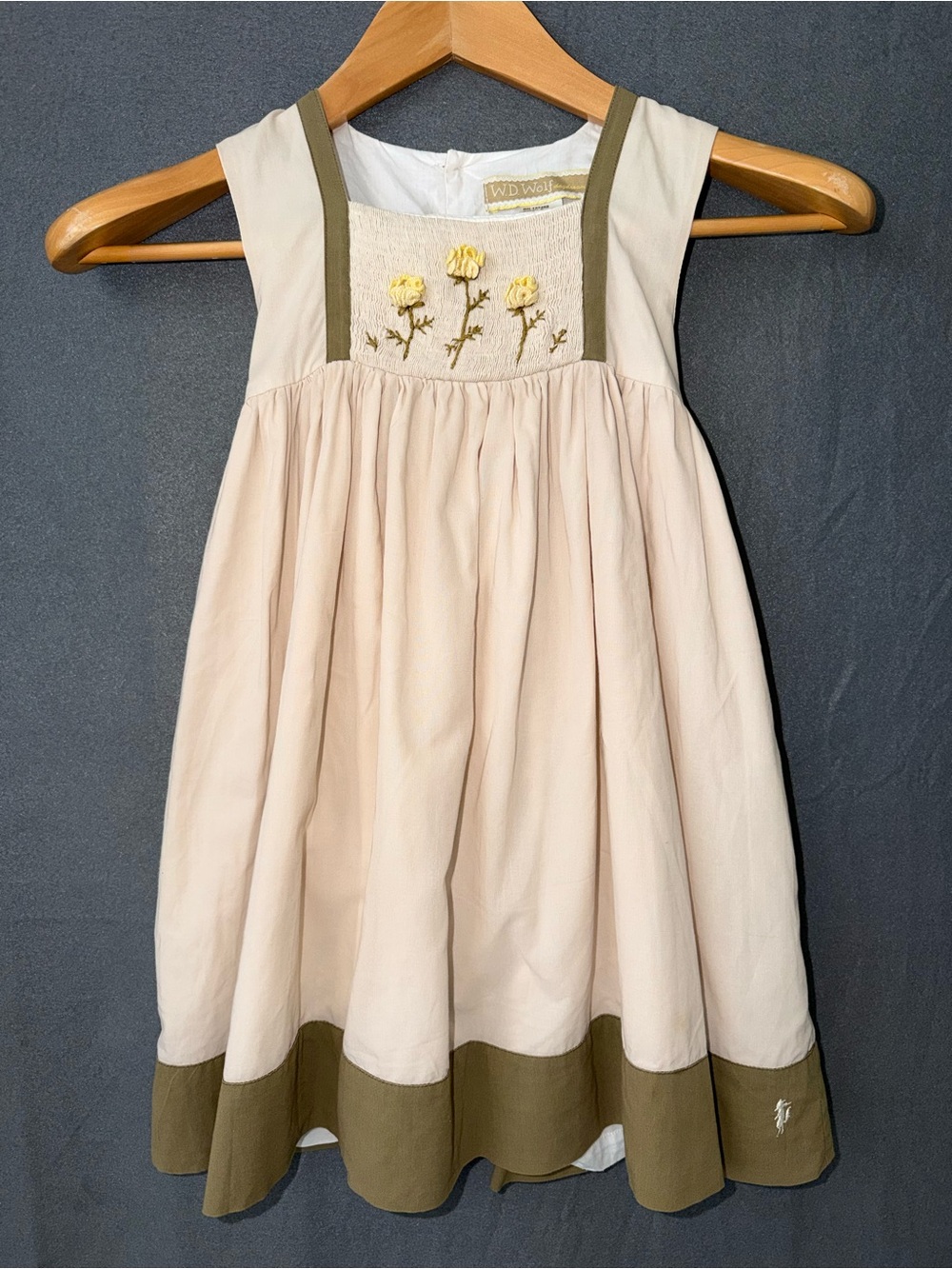 WD.Wolf Daywear Girls Oatmeal Smocked Floral Dress Size 5